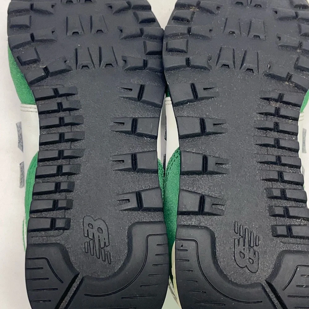NEW BALANCE 574 RUNNING SUEDE SNEAKERS YOUTH GREEN/WHITE‎ SZ 3.5 ATHLETIC CAUSAL